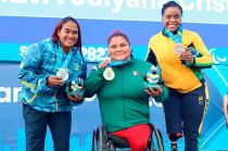 Daniela Velasco y su guía César Belman se llevaron la medalla de plata en los 1500m T13 Femenil.