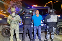 El detenido fue trasladado junto con la unidad asegurada a la Fiscalía en Metepec.