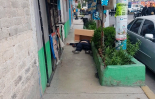 Balean a hombre afuera de una tienda de abarrotes, en Neza