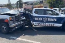 Bomberos acudieron al sitio para evitar algún incidente mayor por el tipo de combustible