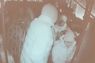 #Video: Encapuchados asaltan autobús a mano armada en #Toluca