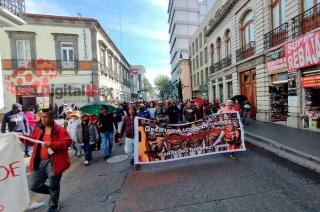 Marchan hacia el Palacio de Justicia del Estado de México