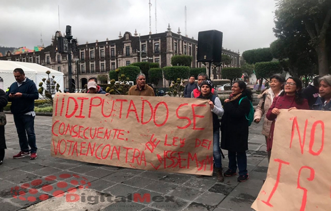 Trabajadores apoyan a diputados para abrogar Ley del ISSEMyM