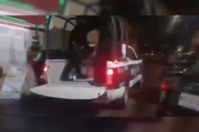 Policías de Ecatepec durante el show con “Payaso Pura Santa”