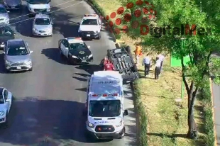#Video: Vuelca camioneta en avenida Lomas Verdes de #Naucalpan