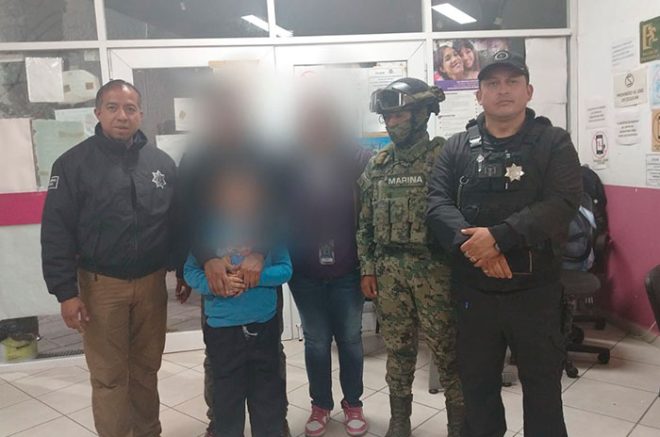 El menor fue encontrado en la zona de El Chamizal, mientras que un joven de 21 años fue detenido y puesto a disposición del Ministerio Público.