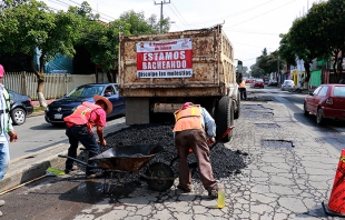 Inicia bacheo en Avenida de los Maestros en Toluca