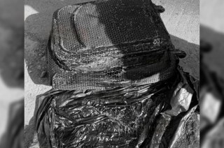 Las autoridades acordonaron la zona y trasladaron los restos al Servicio Médico Forense, donde se realizará la necropsia correspondiente.