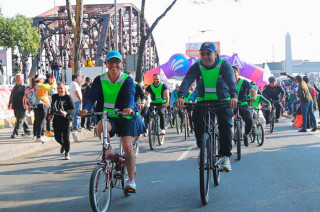 Niñas, niños y jóvenes recorrieron el municipio en bici, patines y a pie; el evento conmemoró el Día de la Juventud