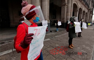 #Video: Protestan por la falta de pago de 702 maestros en Palacio de Gobierno