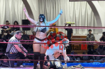 La Hiedra, luchadora enmascarada y parte de la dinastía Chicana, mantiene un perfil reservado y evita entrevistas a los medios pese a su reciente cambio de imagen.