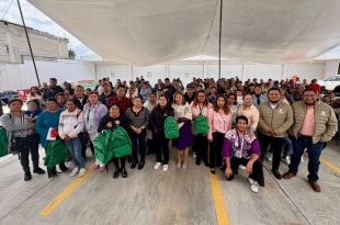 Nancy Valdez encabezó la entrega de apoyos escolares para niñas, niños y jóvenes de familias en situación de vulnerabilidad.