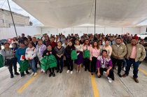 Nancy Valdez encabezó la entrega de apoyos escolares para niñas, niños y jóvenes de familias en situación de vulnerabilidad.