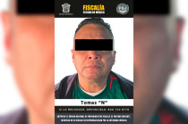 De acuerdo con la Fiscalía, el exfuncionario, en colaboración con otras personas, habría transferido un total de 32 millones 482 mil 330 pesos a diversos destinatarios