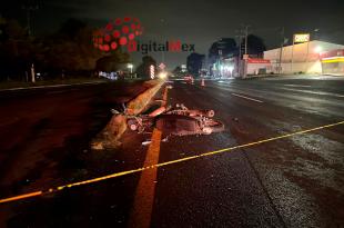 La víctima no pudo ser identificada, además de que la motocicleta no portaba placas de circulación.