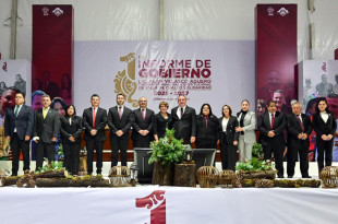 Autoridades de los tres niveles de gobierno durante el Primer Informe en Valle de Chalco