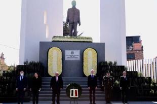 El Gobernador Alfredo Del Mazo Maza montó una guardia solemne de honor al exgobernador.