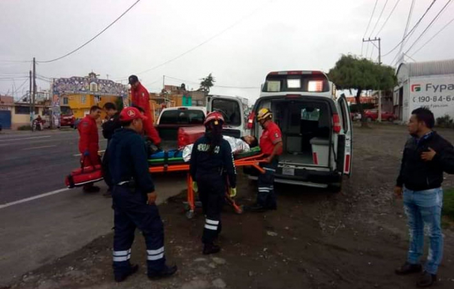 Derrapa motociclista en Calzada al Pacífico; lo atienden #Relámpagos