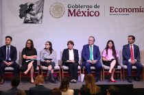 La gobernadora Delfina Gómez Álvarez participó en la presentación del Programa de Créditos Estratégicos para la Industria del Calzado.