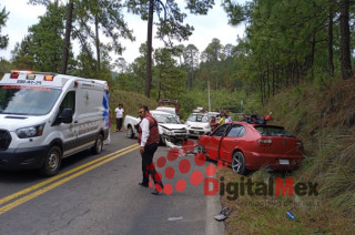 Autos chocados en la Toluca-Zitácuaro