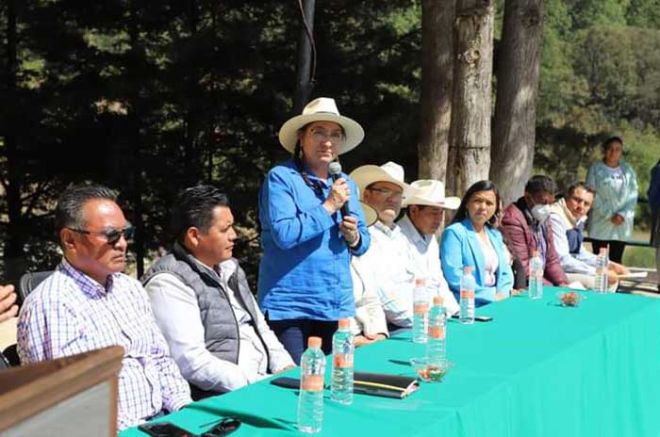 María Luisa Carmona Alvarado, entrego obras de impacto social