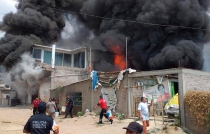 Por quema de pastizal arden dos viviendas y muere un hombre