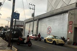 Las personas afectadas esperan a que las autoridades hagan algo, pues no es legal hacer este tipo de cobros.