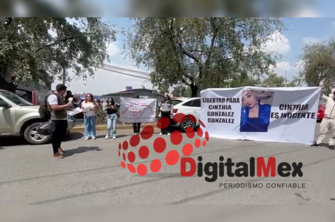 Manifestantes exigieron la liberación de Cinthia González y la revisión de su sentencia durante una protesta realizada en Toluca.