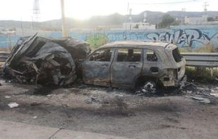 Los dos conductores quedaron atrapados entre las llamas y murieron en el sitio