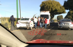 Choca taxi colectivo en la Toluca-Tenango
