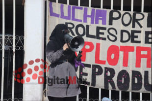 Contingentes feministas realizan acciones por el 25N en la capital mexiquense