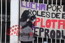 Contingentes feministas realizan acciones por el 25N en la capital mexiquense