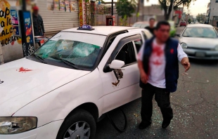Destrozan taxis por control de base en Ecatepec