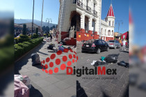 Vecinos de El Oro protestan por falta de recolección de basura tras varias semanas sin servicio.