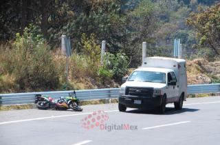 La mujer perdió el control en una curva a la altura de San Pedro Tlanixco en Tenango Del Valle.