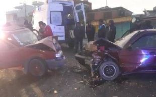 Brutal impacto de dos vehículos en la Toluca - Villa Victoria