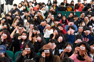 Personas interesadas aún pueden solicitar la tarjeta en oficinas de Apoyo a la Juventud o mediante redes sociales oficiales.