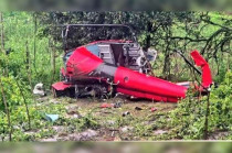 Se presume que el registro indicaba que en el vuelo viajaban cinco personas, por lo que tres tripulantes permanecen desaparecidos.