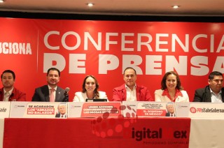 Durante la conferencia, acompañaron a Ruiz los diputados priistas Mercedes Colín, Mariano Camacho, Leticia Mejía García y Eduardo Zarzosa, quienes expusieron cifras oficiales sobre la violencia en el país.