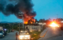 Incendio consume bodega de telas en Naucalpan