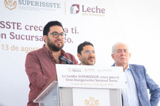 Isaac Montoya en la inauguración de la primera Tienda SUPERISSSTE