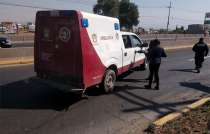 Al llegar los paramédicos de Cocotitlán confirmaron que el adulto ya no contaba con signos vitales, mientras que al joven lo trasladaron en una ambulancia