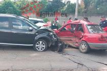 Quedó involucrado un vehículo Nissan tipo Tsuru color rojo.