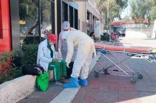 Familia deja en la calle a abuelito por sospecha de #Covid