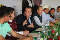 Toño Díaz encabeza reunión sobre exportación de aguacate