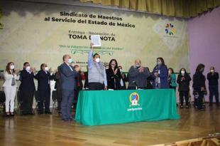 Marco Carbajal recibe la Toma de Nota del Tribunal Estatal de Conciliación y Arbitraje