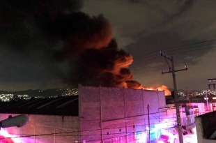 #DeÚltimaHora #Video: Fuerte incendio en fábrica de zona industrial de Ecatepec