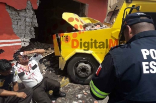 #Video: Camioneta arrolla personas en desfile de Malinalco; entre ellas dos niñas