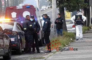 La víctima fue encontrada sobre Paseo Tollocan esquina con calle Emiliano Trejo, en dirección a Pino Suárez.
