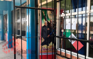 Niños estudian &quot;tras las rejas&quot; en Totoltepec ante la falta de seguridad